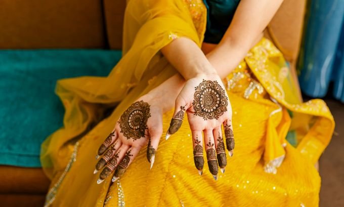 Mehndi Artists Earn in India