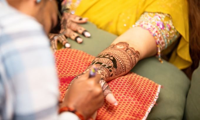 Mehndi Artists Earn in India